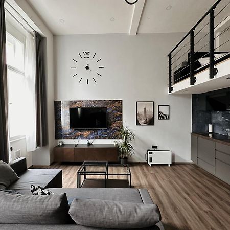 Grand Viceroy Apartments - Gothic Tower View Prague Ngoại thất bức ảnh